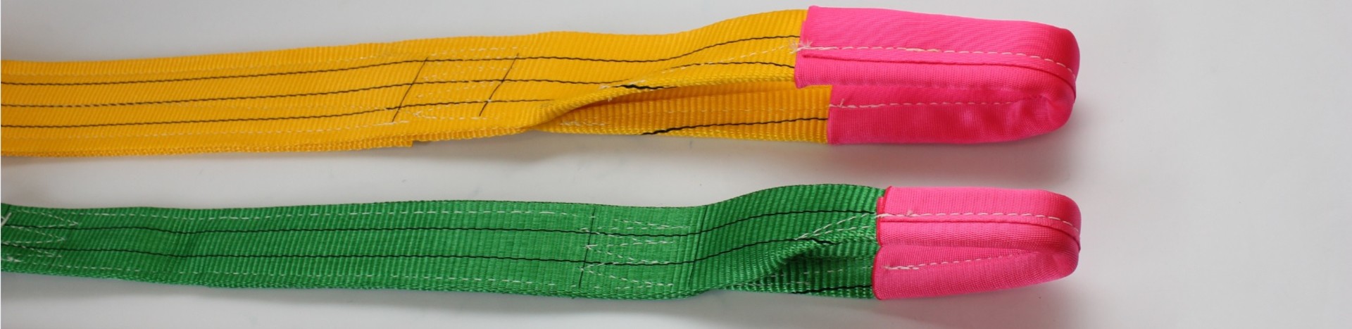 Platte polyester hijsband met twee versterkte lussen